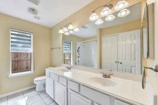 $2,450 | 317 Vantage Pointe Circle, League City, TX 77573