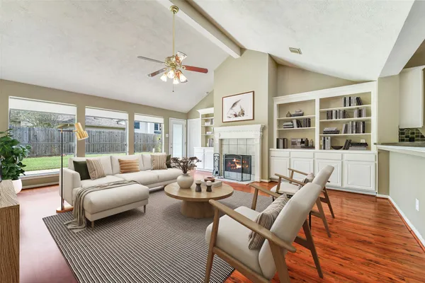 $2,450 | 317 Vantage Pointe Circle, League City, TX 77573