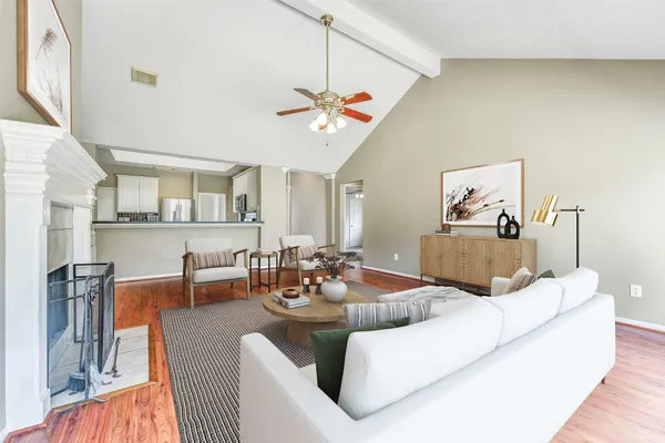 $2,450 | 317 Vantage Pointe Circle, League City, TX 77573