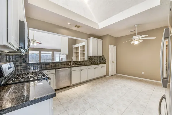 $2,450 | 317 Vantage Pointe Circle, League City, TX 77573