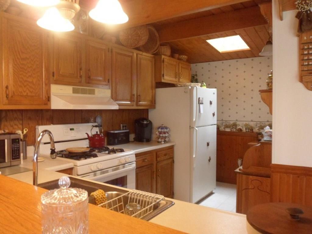 2392 McArthur Road Jamestown, PA 16134 - Photo 4 of 16 Oak cabinets and ceramic flooring