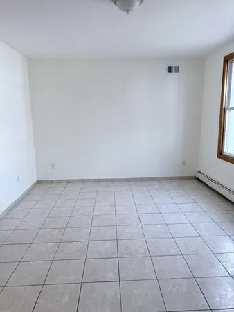 $3,000 | 85 Laidlaw Avenue, Unit 1, Jersey City, NJ 07306