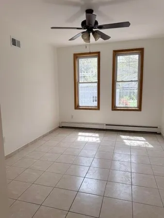 $3,000 | 85 Laidlaw Avenue, Unit 1, Jersey City, NJ 07306