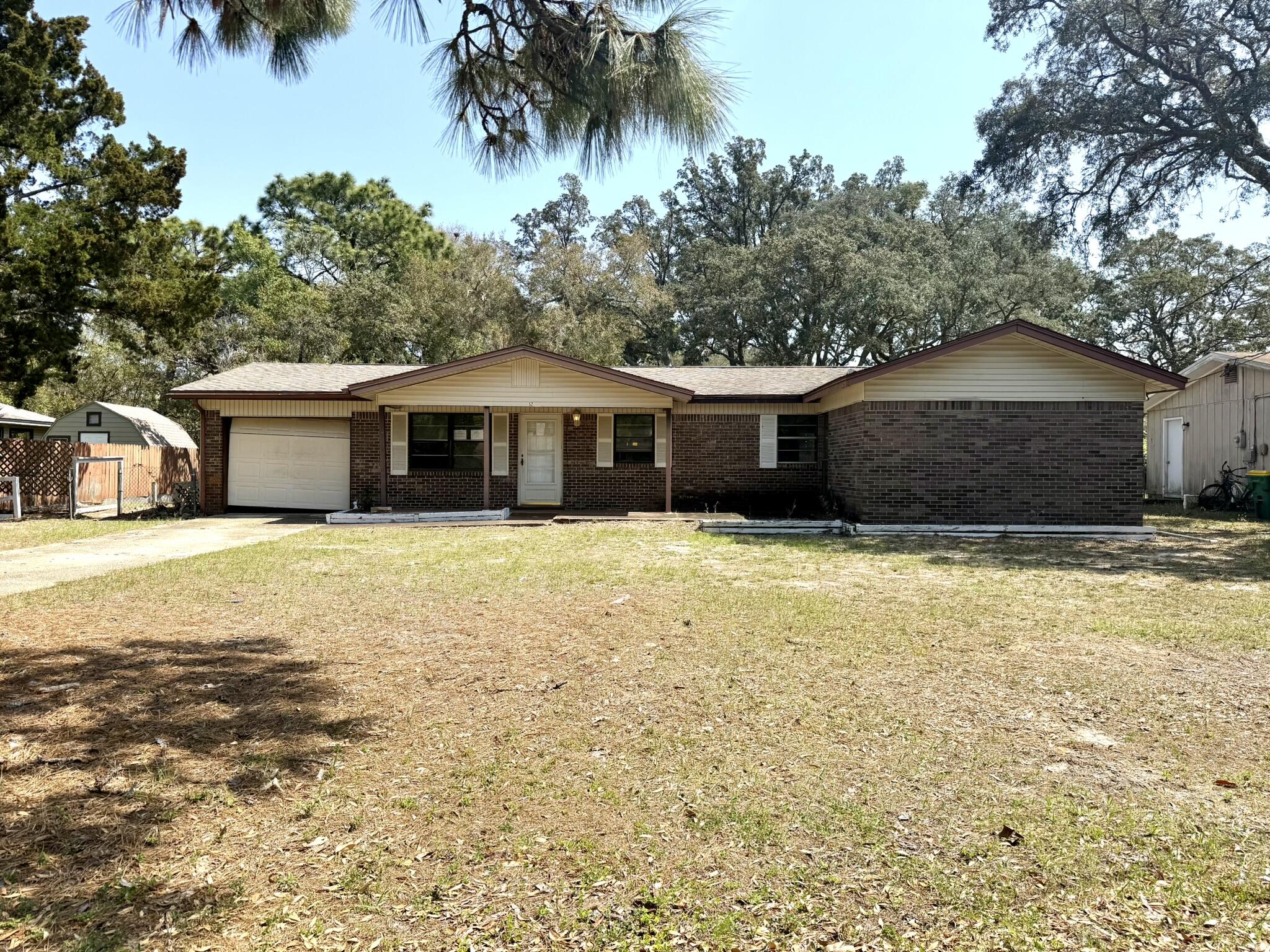 52 Berwick Circle Shalimar, FL 32579 - Photo 1 of 22 front Exterior