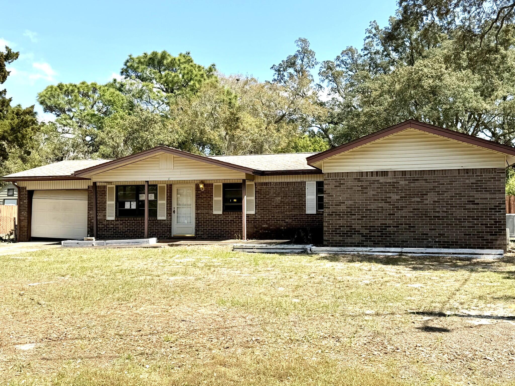 52 Berwick Circle Shalimar, FL 32579 - Photo 2 of 22 front