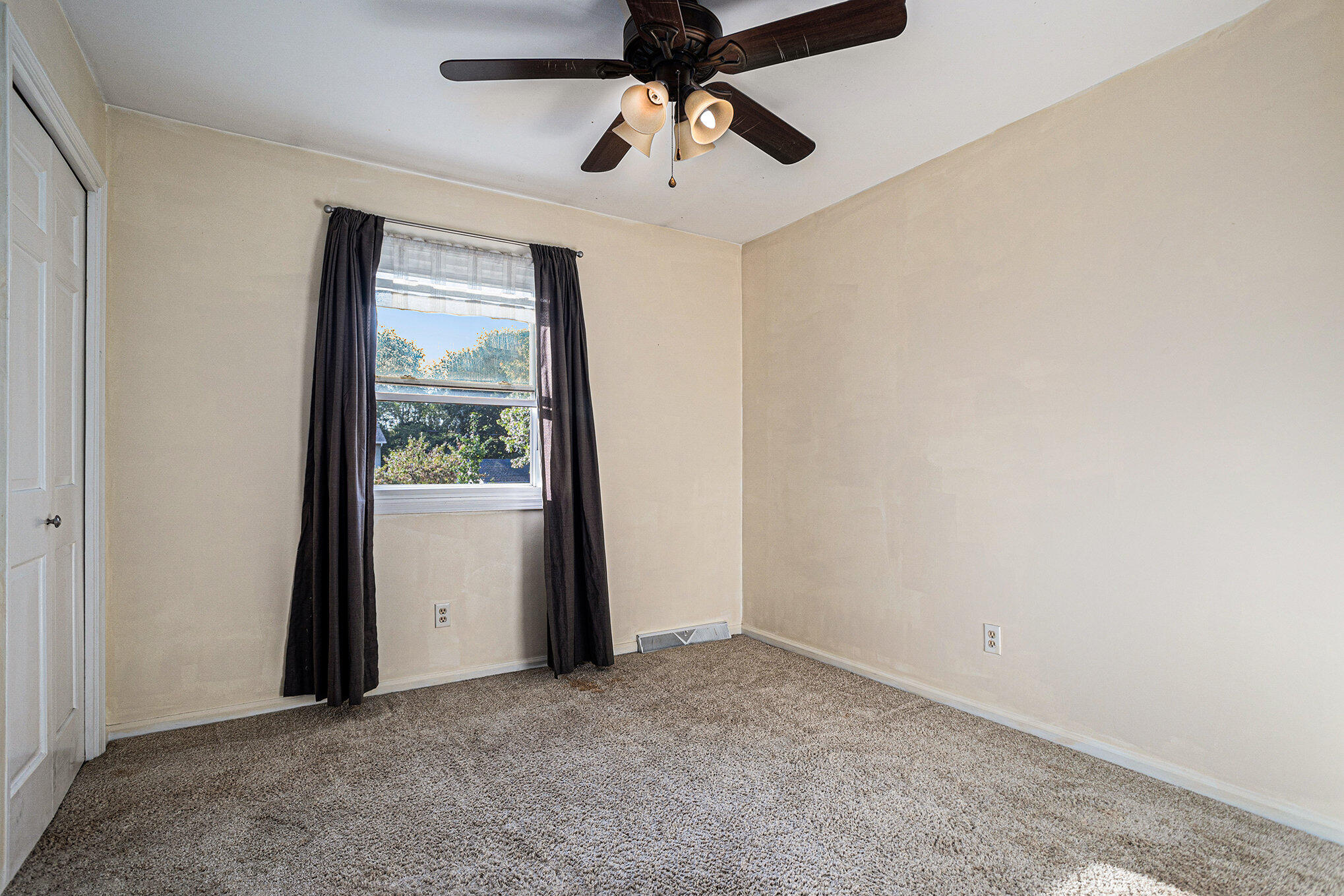 1426 Northampton Road Kalamazoo, MI 49006 - Photo 20 of 26 Bed 4