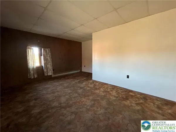 a view of an empty room and window