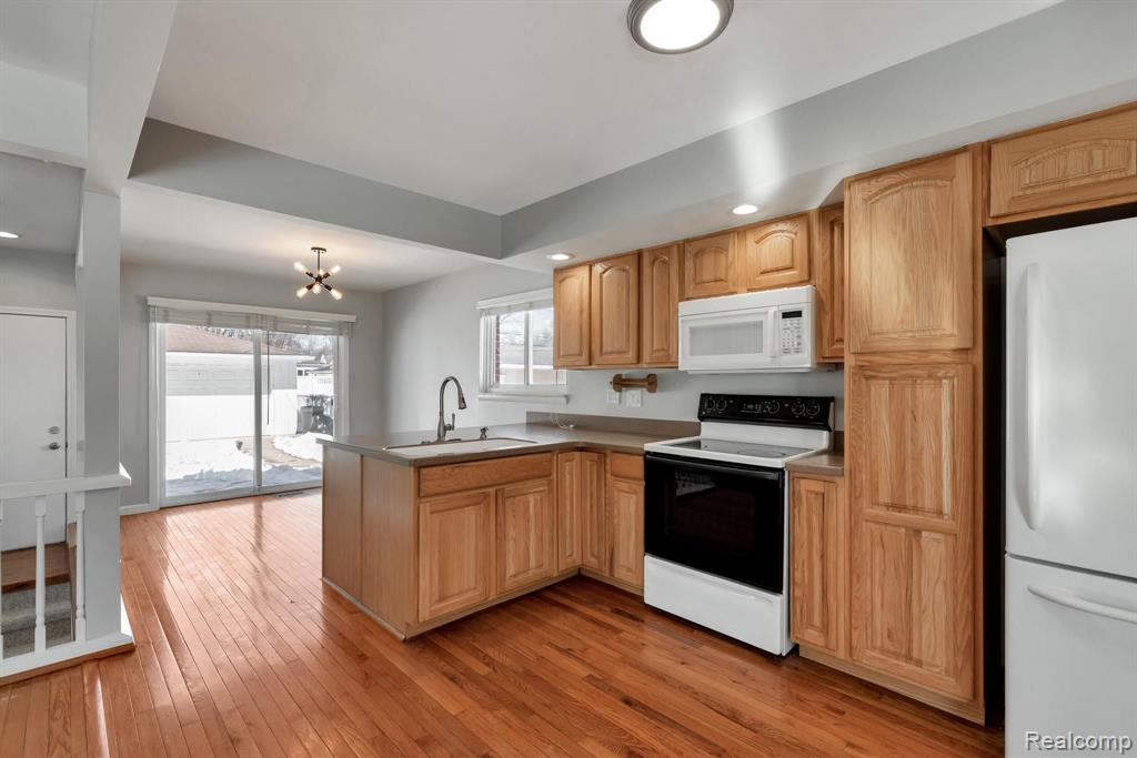 3809 Mark Orr Road Royal Oak, MI 48073 - Photo 4 of 30