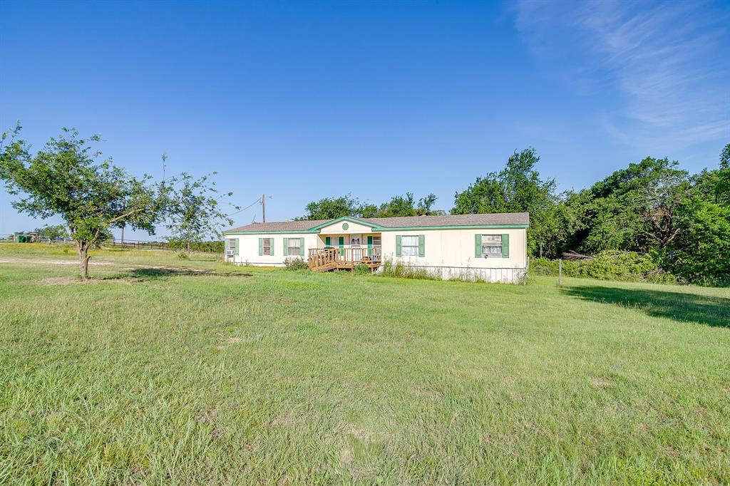 127 Lelon Lane Springtown, TX 76082 - Photo 2 of 31