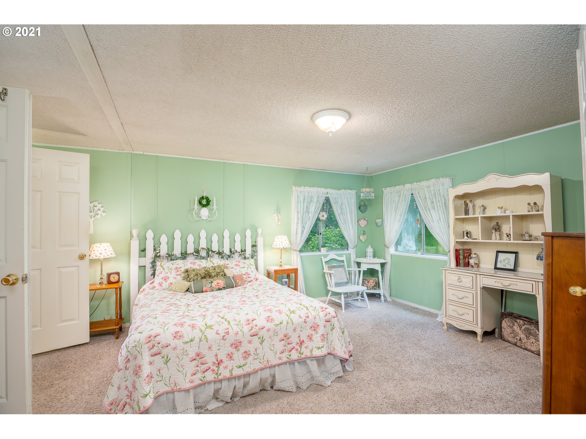 2202 Northeast Corbett Hill Road Corbett, OR 97019 - Photo 11 of 30 Gallery Image 11