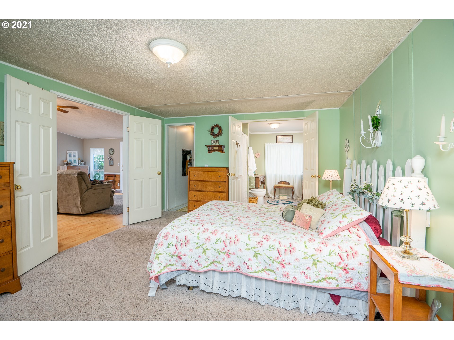 2202 Northeast Corbett Hill Road Corbett, OR 97019 - Photo 12 of 30 Gallery Image 12