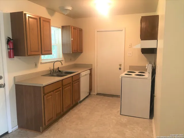 $1,500 | 626 Aviation Avenue, Schertz, TX 78154