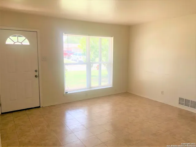 $1,500 | 626 Aviation Avenue, Schertz, TX 78154