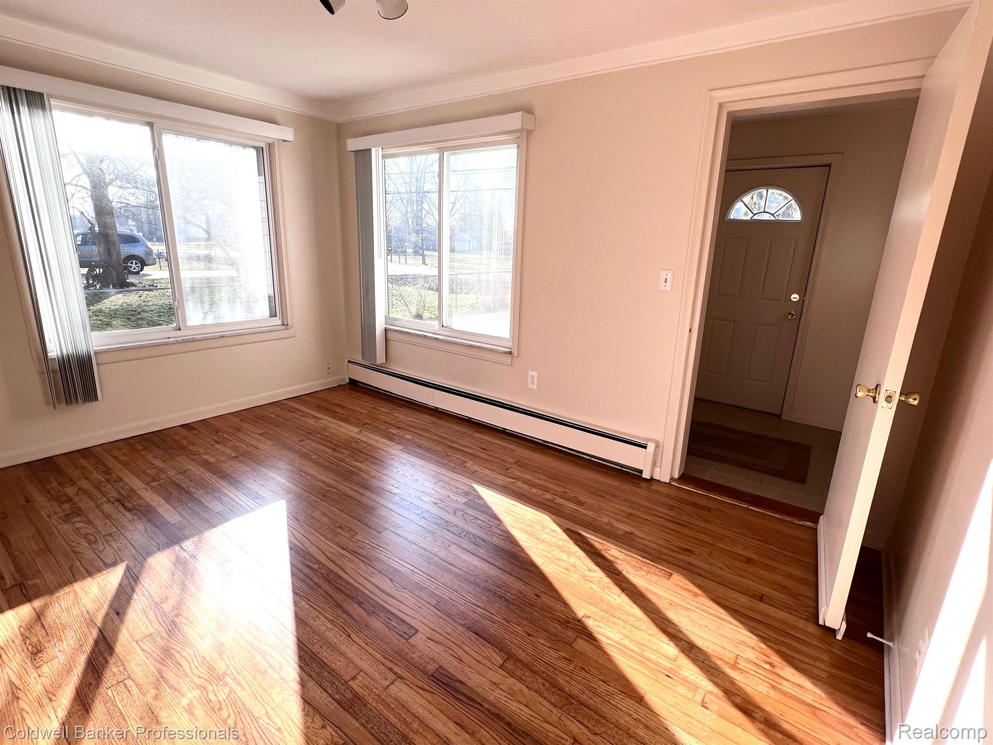 1716 Milverton Road Troy, MI 48083 - Photo 2 of 18 Living Room