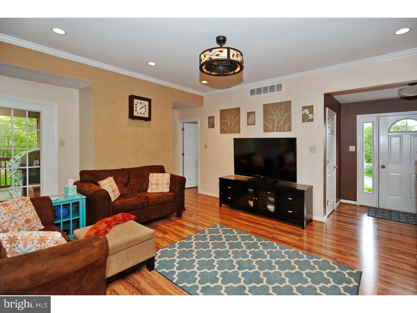 2263 East Buck Road Pennsburg, PA 18073 - Photo 8 of 25 Living Room