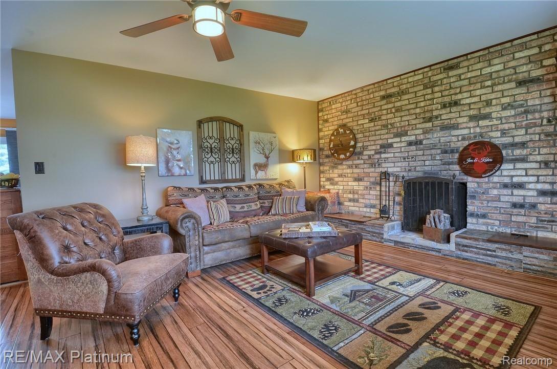 10352 Jennings Road Grand Blanc, MI 48439 - Photo 8 of 37 8-Great Room 2nd View.jpg