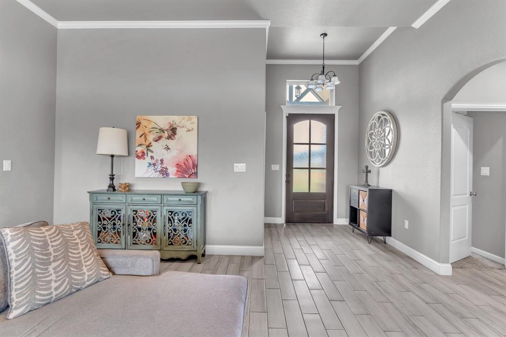 7609 Carter Ranch Road Azle, TX 76020 - Photo 6 of 38 Entry to living room