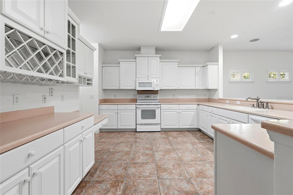 8693 Southwest 76th Place Gainesville, FL 32608 - Photo 13 of 36