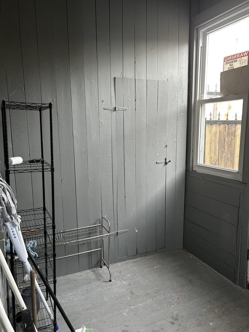 2744 West 23rd Street Chicago, IL 60608 - Photo 7 of 7 an empty room with windows