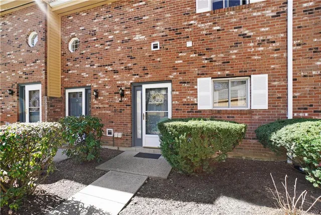 $199,000 | 1400 Hartford Turnpike, Unit 25, North Haven, CT 06473