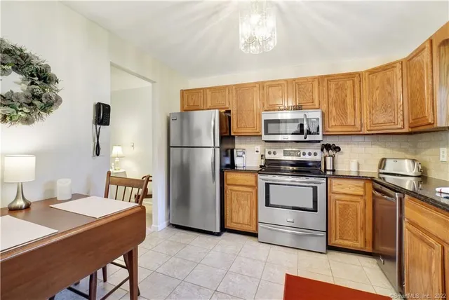 $199,000 | 1400 Hartford Turnpike, Unit 25, North Haven, CT 06473