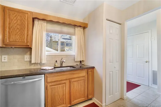 $199,000 | 1400 Hartford Turnpike, Unit 25, North Haven, CT 06473