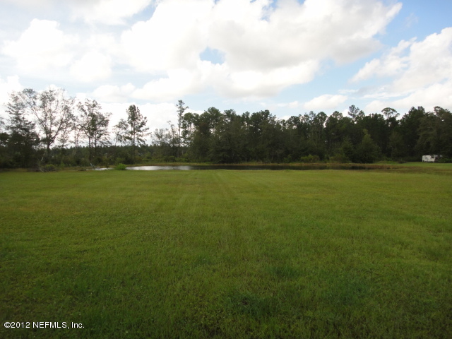 37216 Old Pineridge Road Hilliard, FL 32046 - Photo 2 of 13 Back yard