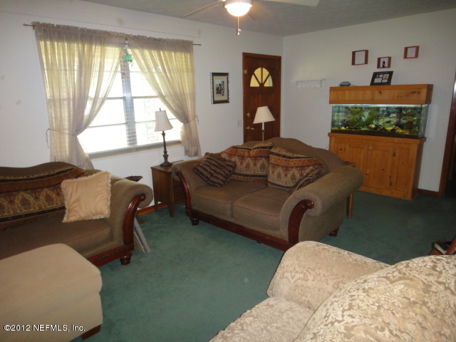 37216 Old Pineridge Road Hilliard, FL 32046 - Photo 3 of 13 Living room