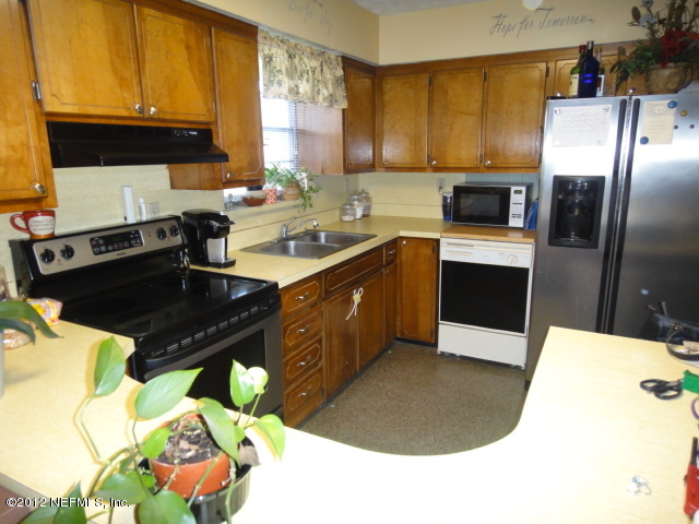 37216 Old Pineridge Road Hilliard, FL 32046 - Photo 4 of 13 Kitchen