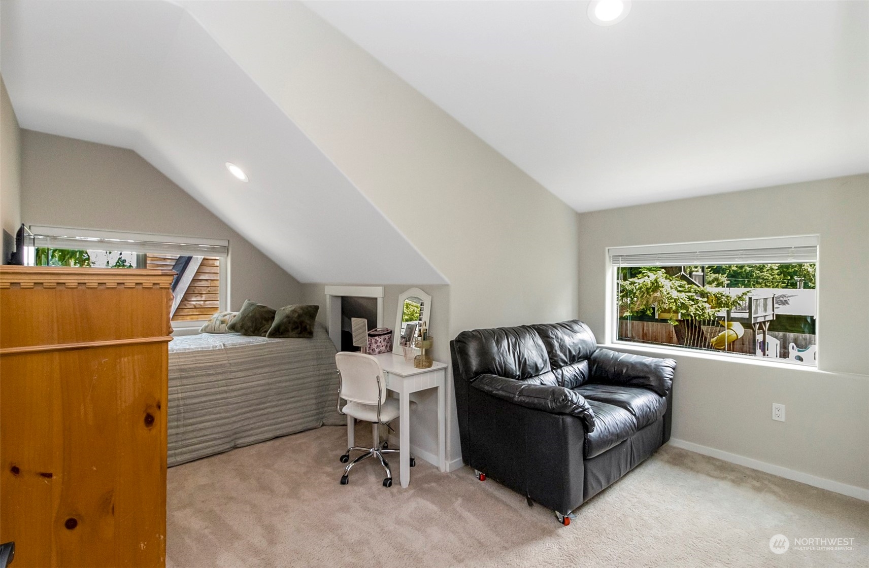 5124 Schwarzmiller Road Lake Stevens, WA 98258 - Photo 23 of 32 a living room with furniture and a window