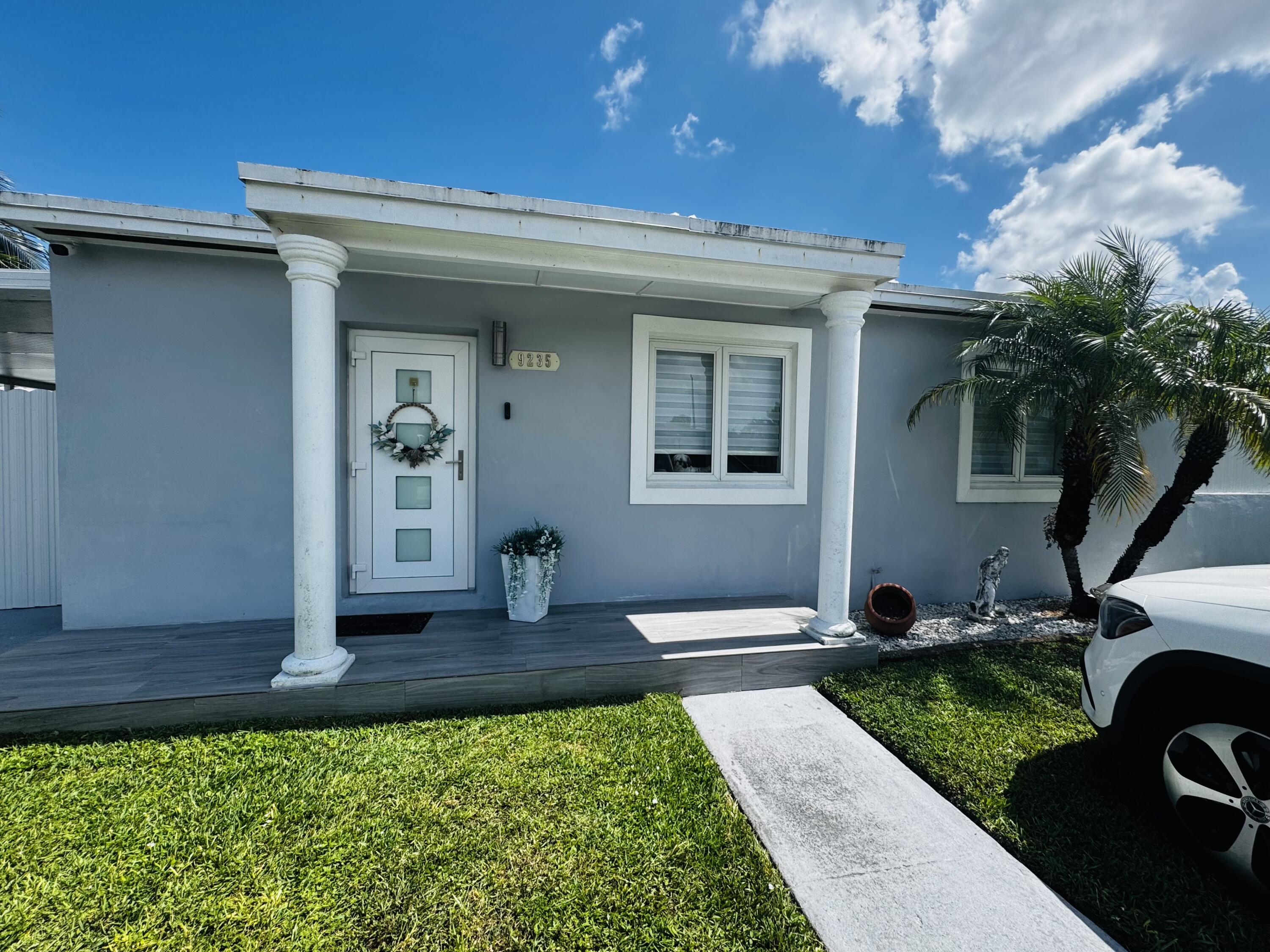 9235 Southwest 41st Street Miami, FL 33165 - Photo 4 of 63 IMG_4758