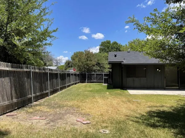 $2,400 | 909 Cripple Creek Drive, Austin, TX 78753