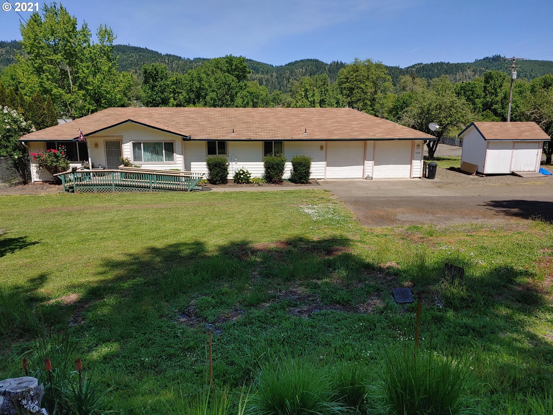 1229 South Side Road Sutherlin, OR 97479 - Photo 1 of 21