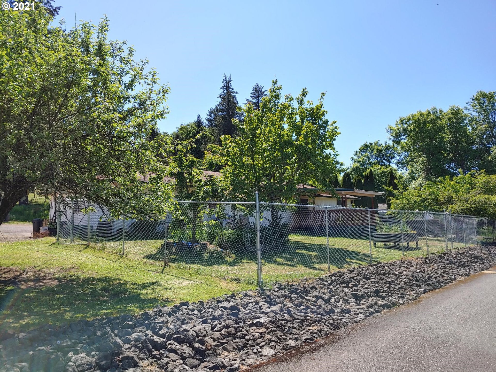 1229 South Side Road Sutherlin, OR 97479 - Photo 5 of 21