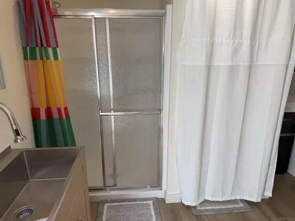 a close up view of a washer and dryer