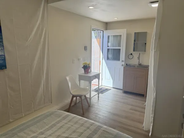 $1,995 | 4864 Riding Ridge Road, San Diego, CA 92130