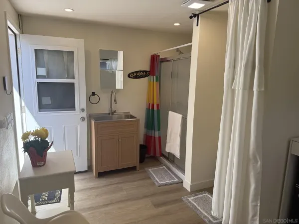 $1,995 | 4864 Riding Ridge Road, San Diego, CA 92130