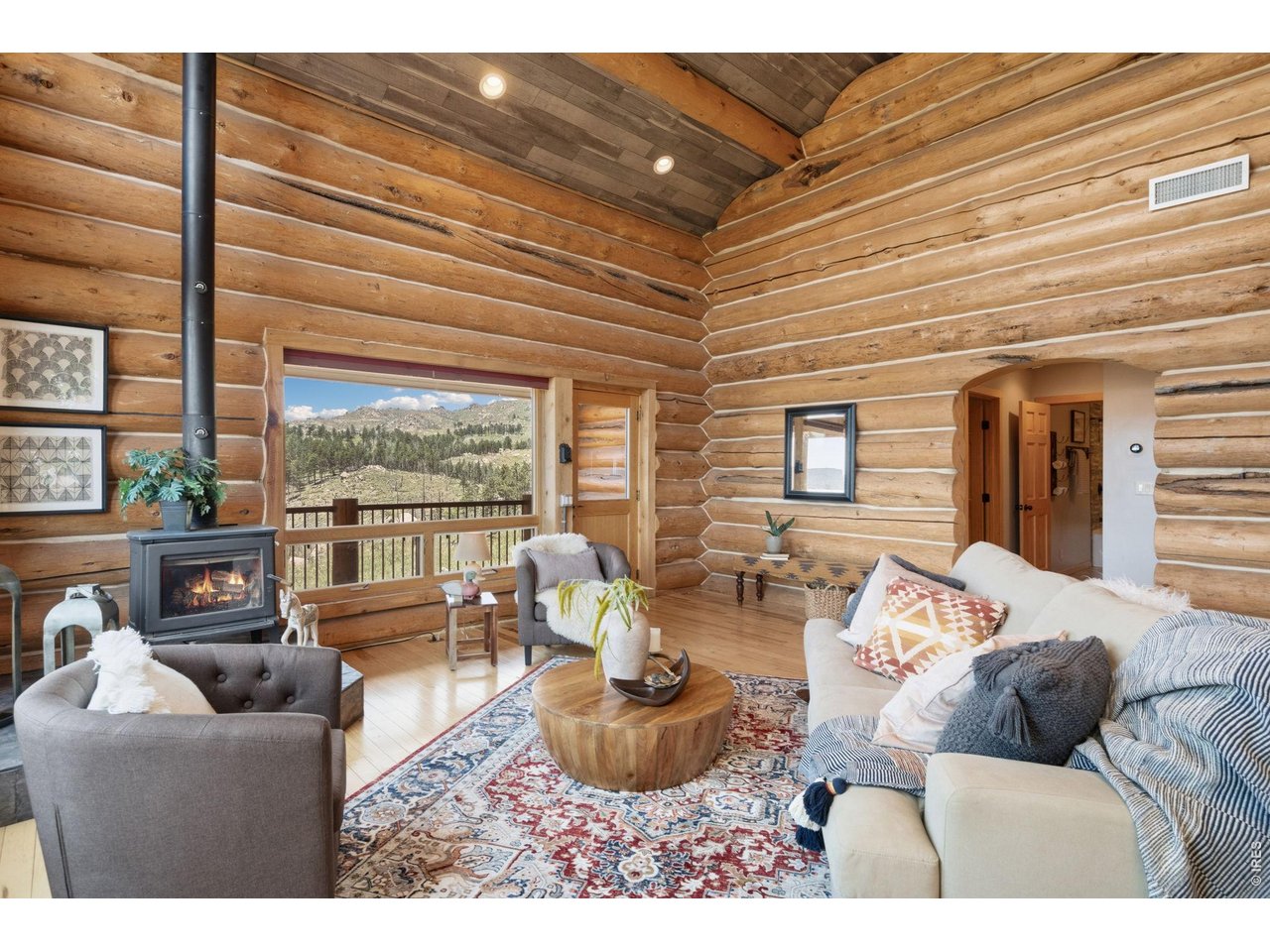 3086 Davis Ranch Road Bellvue, CO 80512 - Photo 13 of 33 Living room