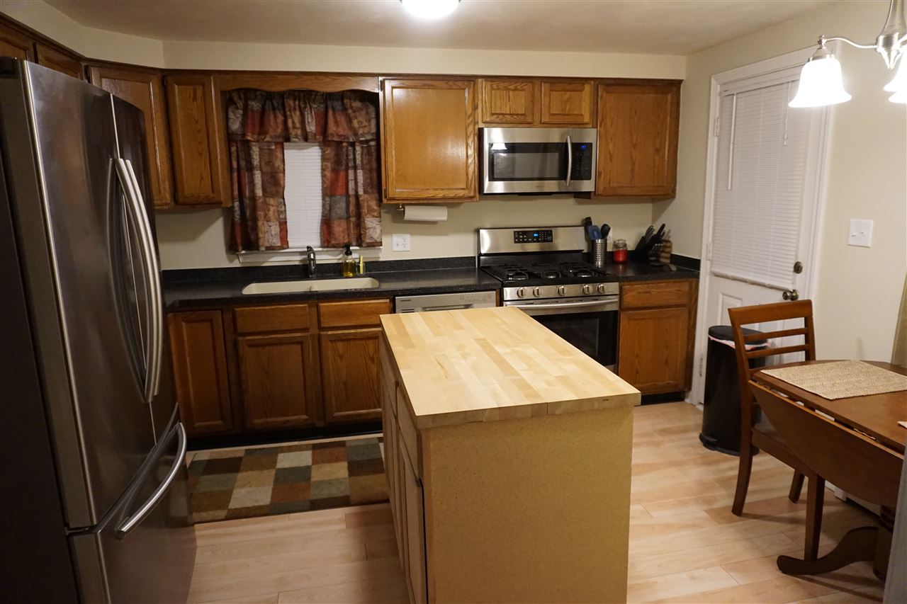 174 Exeter Road Newmarket, NH 03857 - Photo 3 of 26