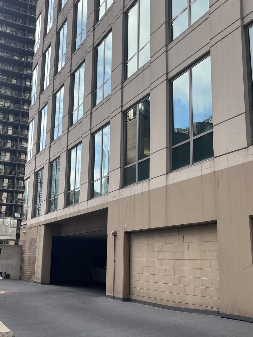 2 East Erie Street, Unit 666 Chicago, IL 60611 - Photo 2 of 5 a building with a window