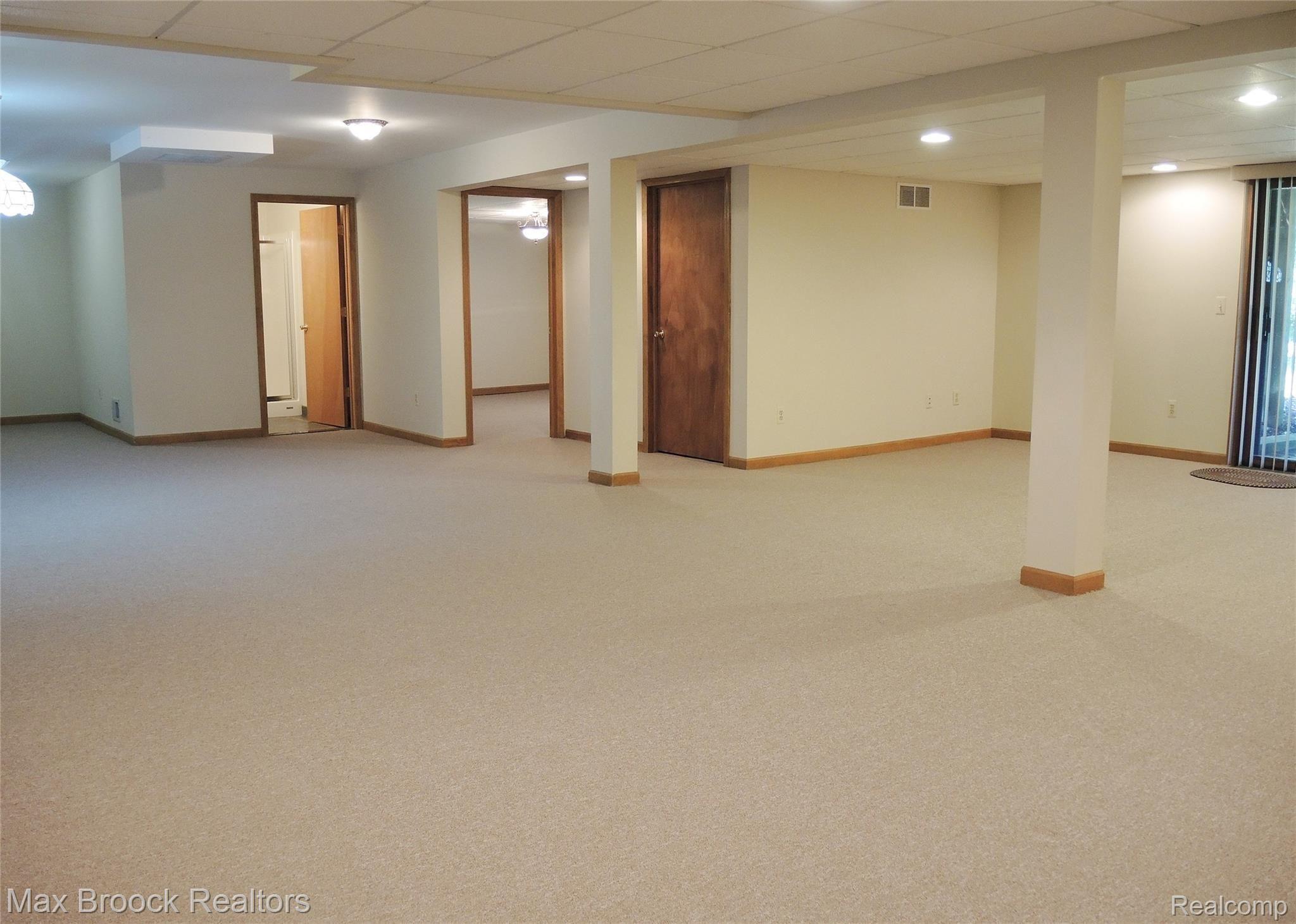 1240 Bembridge Drive Rochester, MI 48307 - Photo 29 of 48 BEAUTIFUL WALK-OUT BASEMENT WITH FULL BATH