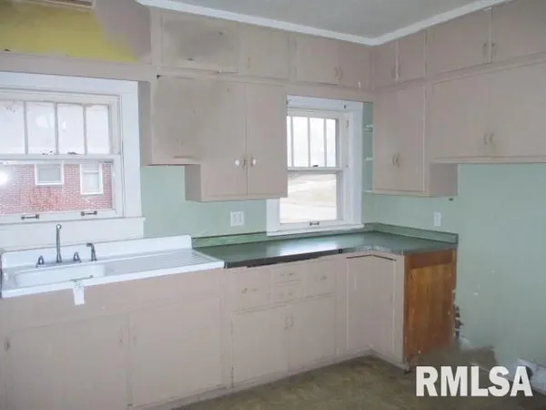 $65,000 | 324 North Charles Street, Macomb, IL 61455