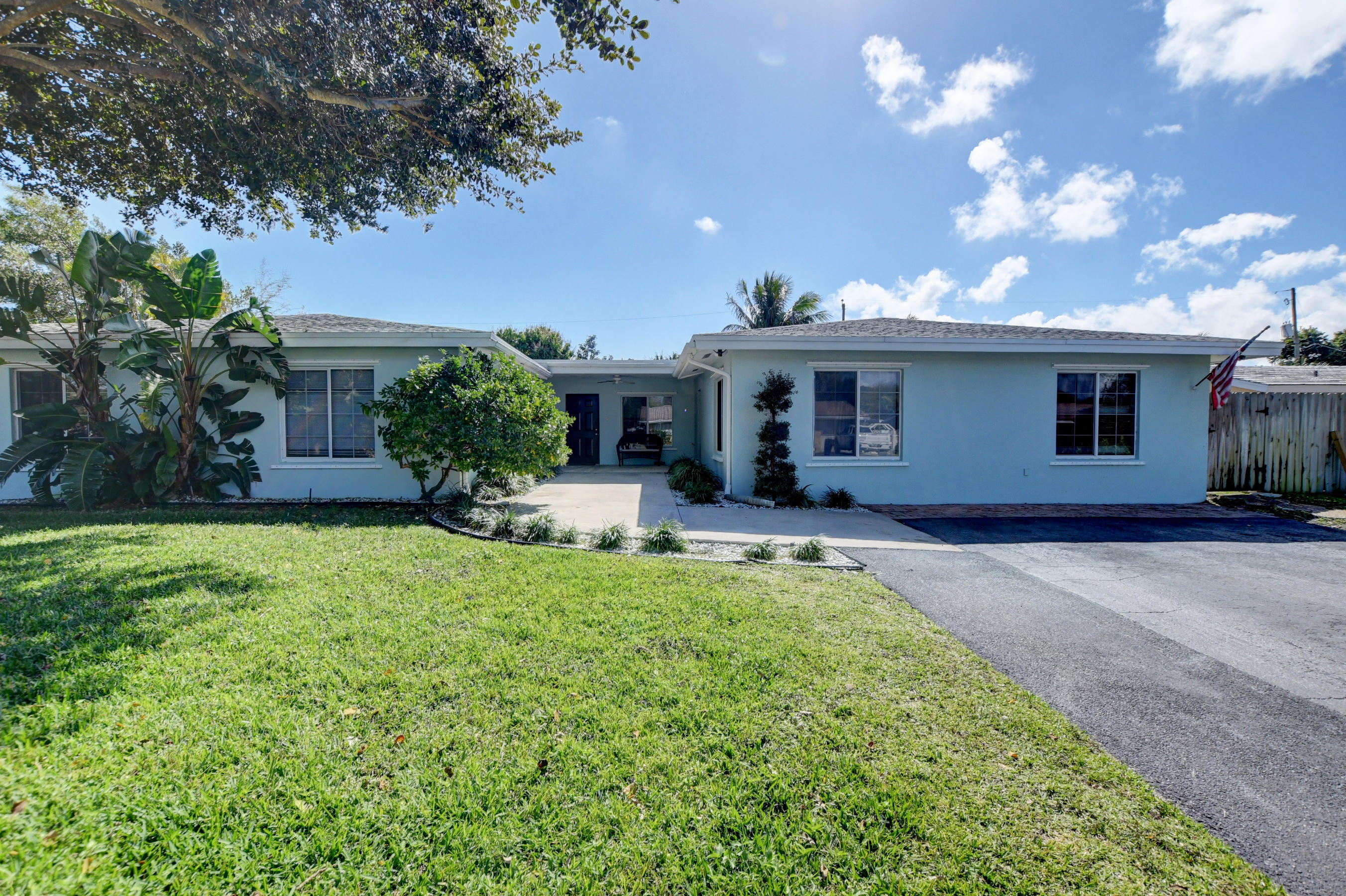 450 Northeast 37th Street Boca Raton, FL 33431 - Photo 1 of 3 Exterior