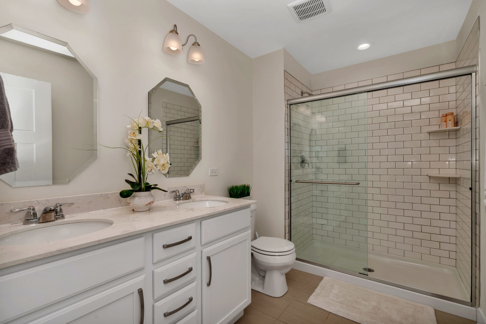 4133 Calder Lane Aurora, IL 60504 - Photo 27 of 31 a bathroom with a toilet sink and shower