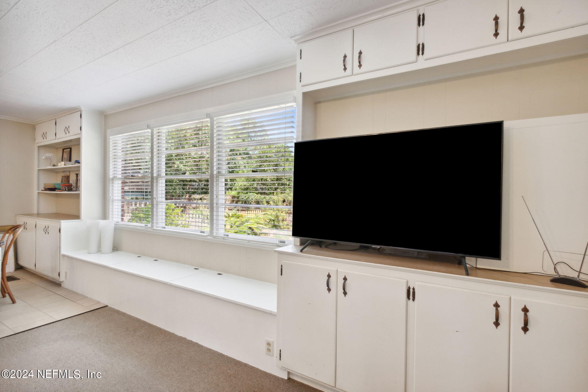 4692 Nottingham Road Jacksonville, FL 32210 - Photo 20 of 63 Built-ins and Window seat