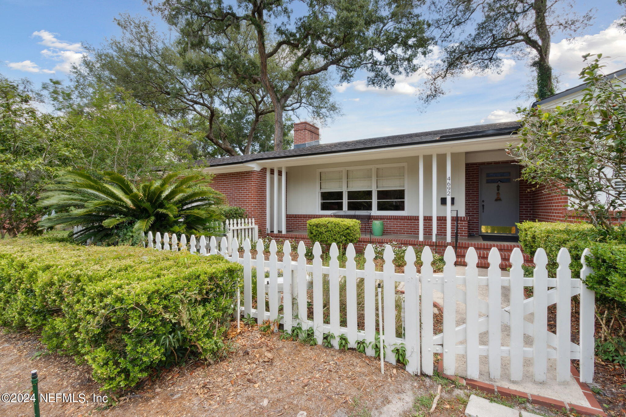 4692 Nottingham Road Jacksonville, FL 32210 - Photo 3 of 63 White picket fence!