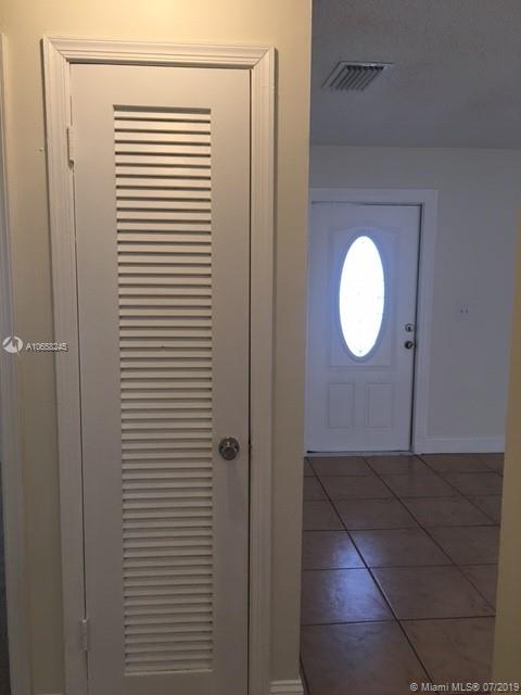 9342 Southampton Place Boca Raton, FL 33434 - Photo 12 of 62 Gallery Image 12