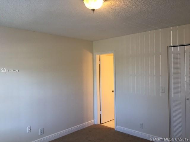 9342 Southampton Place Boca Raton, FL 33434 - Photo 7 of 62 Gallery Image 7