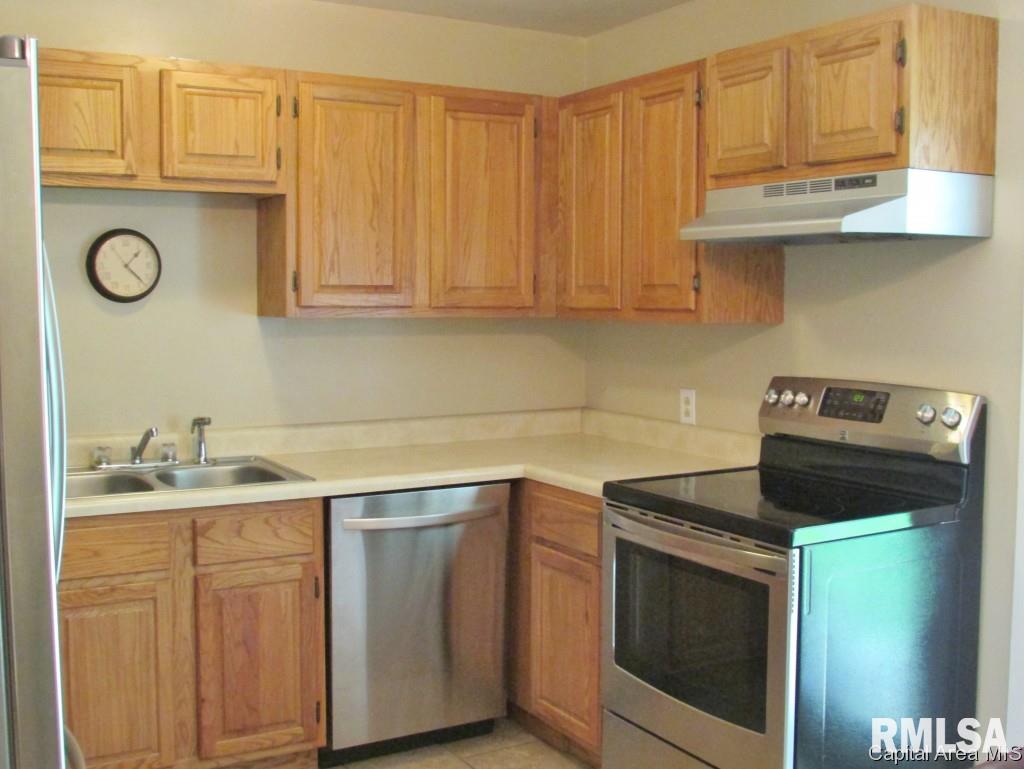 24 Celeste Court Springfield, IL 62703 - Photo 3 of 7