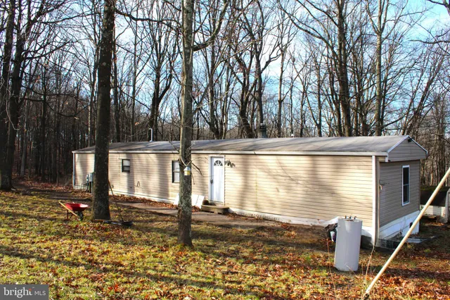 a view of a back yard of the house